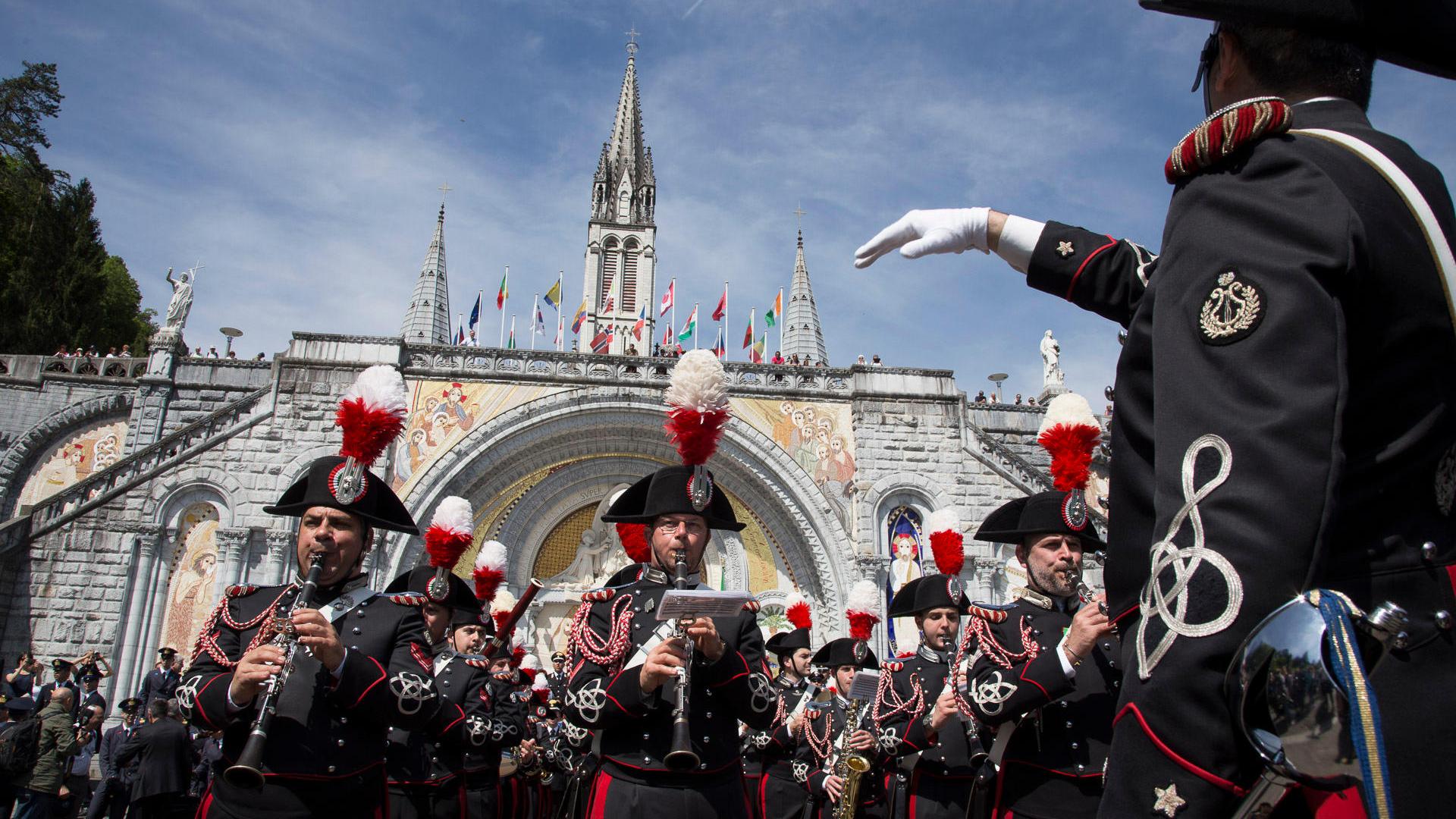 Le Pèlerinage Militaire International à Lourdes Office de Tourisme de