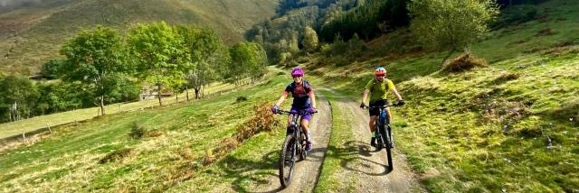 Vététistes en Vallées des Gaves aux portes de Lourdes