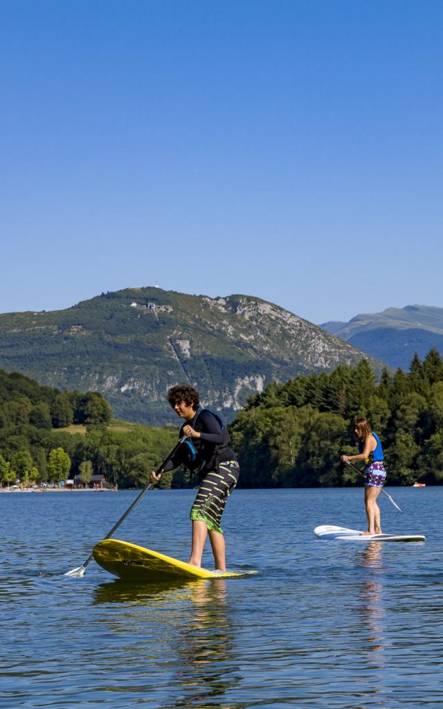 Stand up paddle au lac de Lourdes avec vue sur les Pyrénées