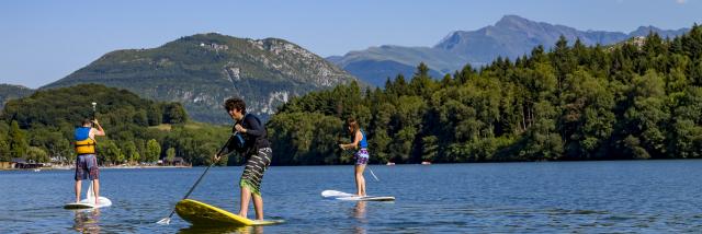 Stand up paddle au lac de Lourdes avec vue sur les Pyrénées