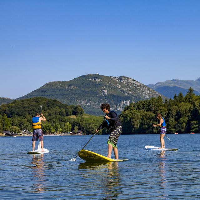 Stand up paddle au lac de Lourdes avec vue sur les Pyrénées