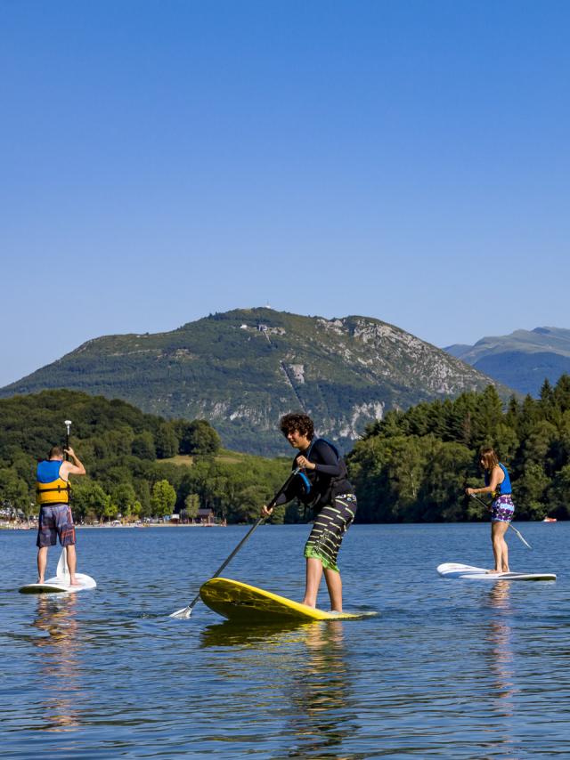 Stand up paddle au lac de Lourdes avec vue sur les Pyrénées