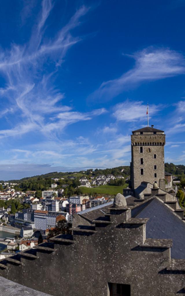 Le château fort de Lourdes, vue panoramique sur la ville