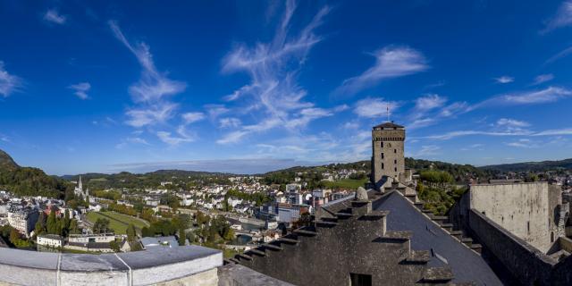 Le château fort de Lourdes, vue panoramique sur la ville