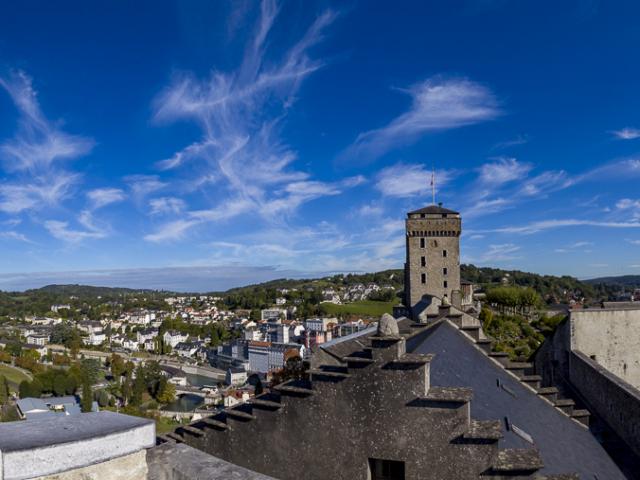 Le château fort de Lourdes, vue panoramique sur la ville