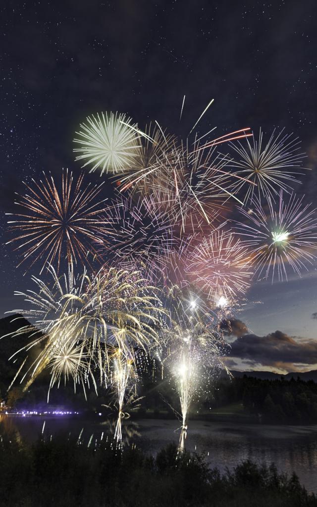 Feu d'artifice au lac de Lourdes