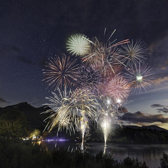 Feu d'artifice au lac de Lourdes