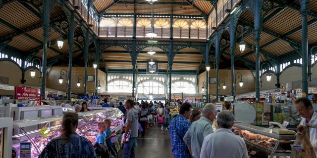 Jour de marché aux Halles de Lourdes