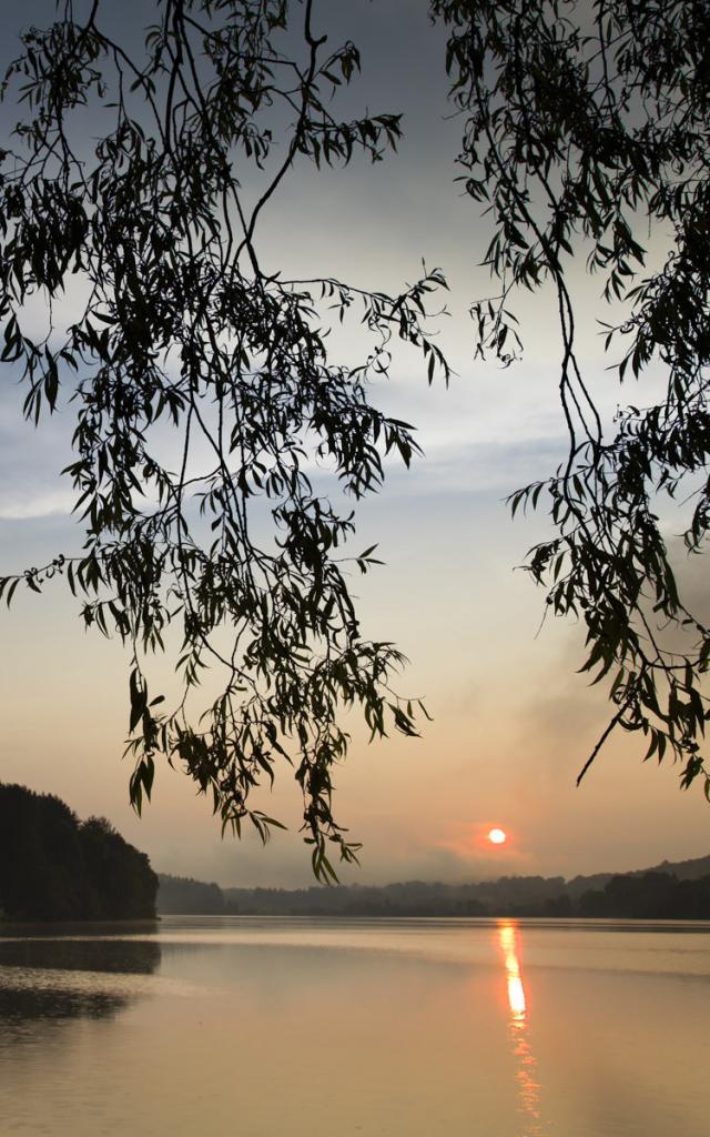 Coucher de soleil à l'embarcadère du lac de Lourdes