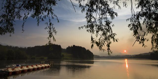 Coucher de soleil à l'embarcadère du lac de Lourdes