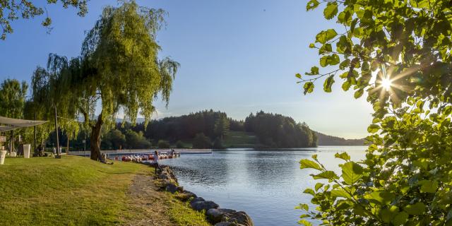 Les berges du lac de Lourdes