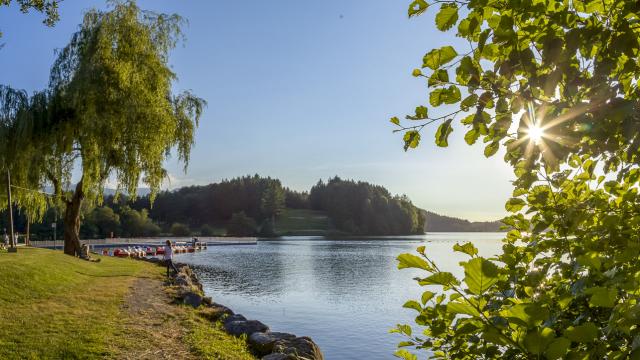 Les berges du lac de Lourdes