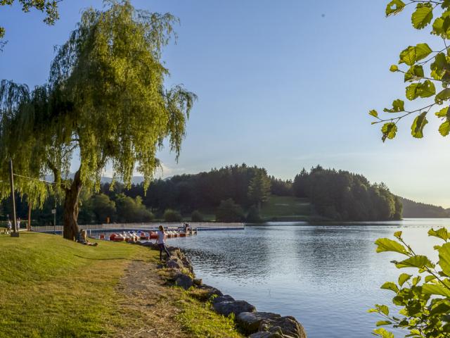 Les berges du lac de Lourdes