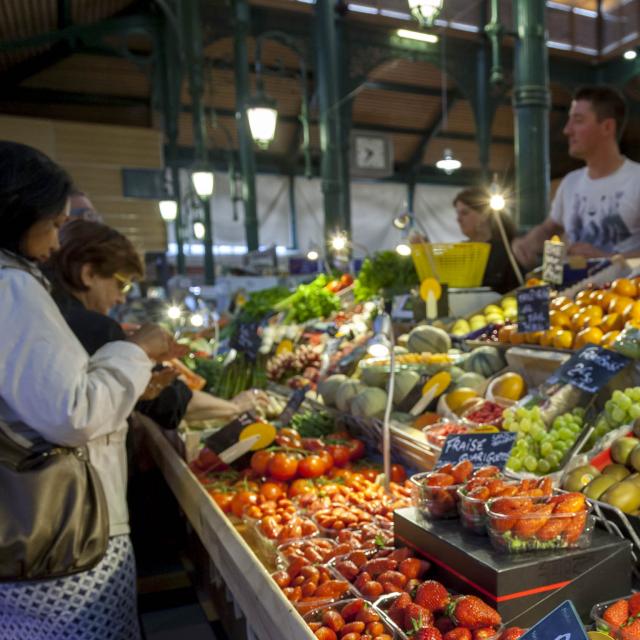 Fruits et légumes aux Halles de Lourdes