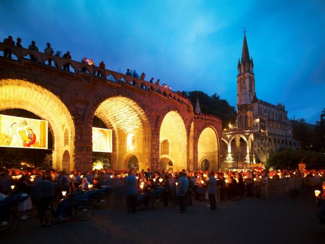 Procession au Sanctuaire de Lourdes