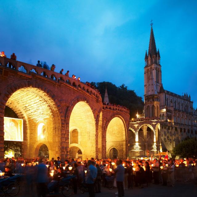 Procession au Sanctuaire de Lourdes