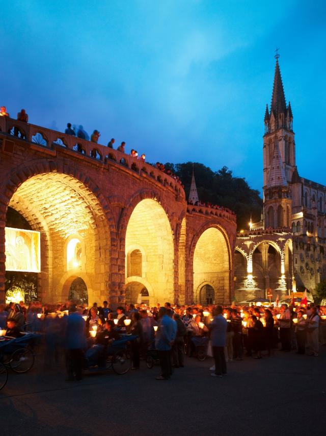 Procession au Sanctuaire de Lourdes