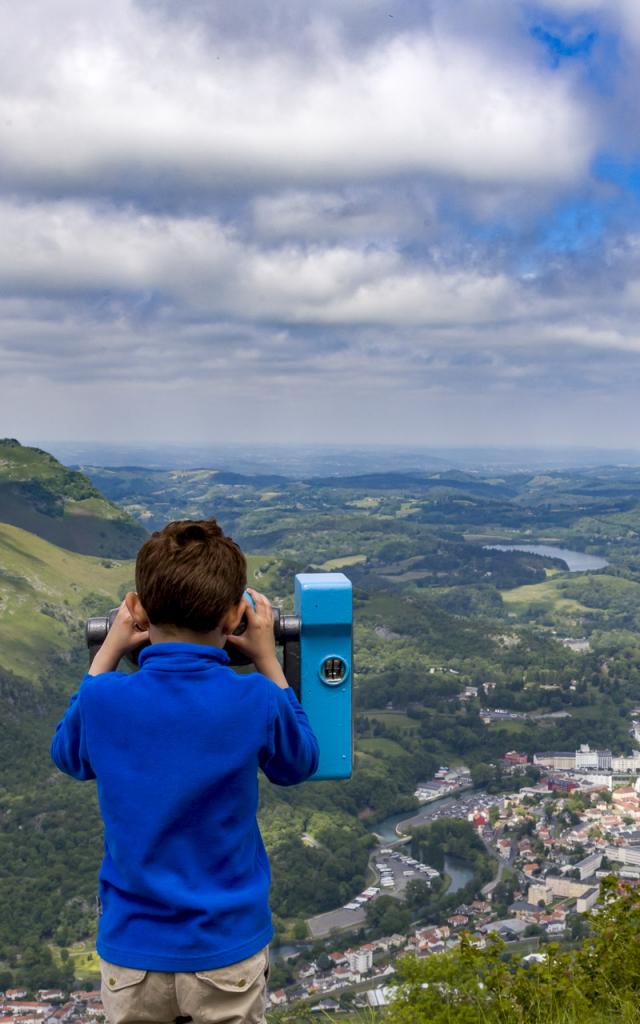 Vue sur la ville de Lourdes depuis le Pic du Jer