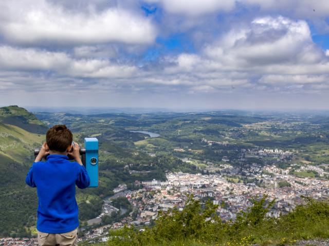 Vue sur la ville de Lourdes depuis le Pic du Jer