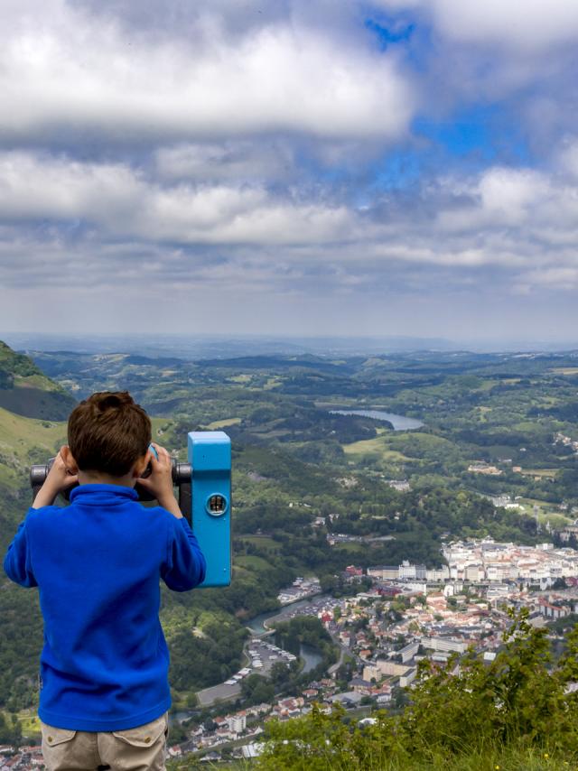 Vue sur la ville de Lourdes depuis le Pic du Jer