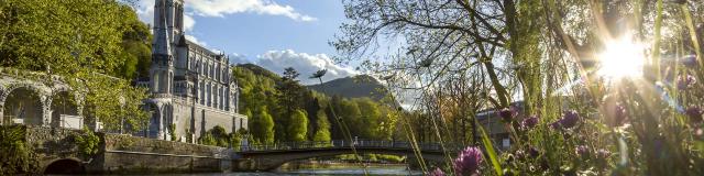 Berges du Gave de Pau au Sanctuaire ND de Lourdes