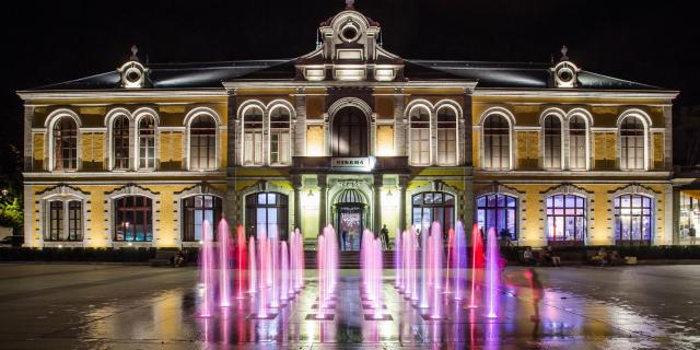 Casino fontaines nuit Cauterets