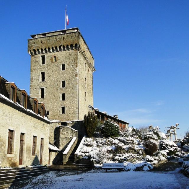 Château de Lourdes sous la neige