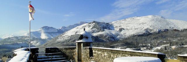 Château de Lourdes sous la neige