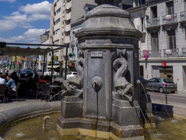 Fontaine place marcadal Lourdes