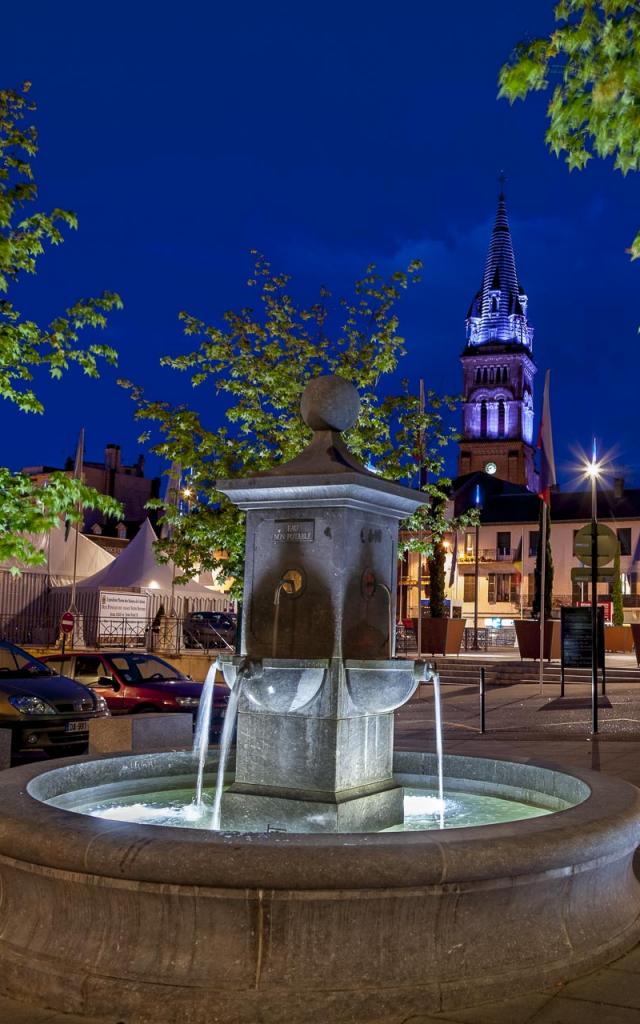 Fontaine place peyramale Lourdes