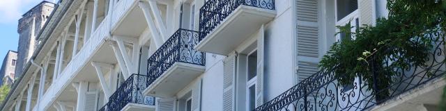 Balcons de l'hôtel Belfry à Lourdes