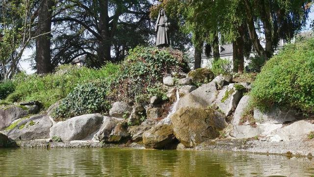 Square Bouillot, fontaine et statue