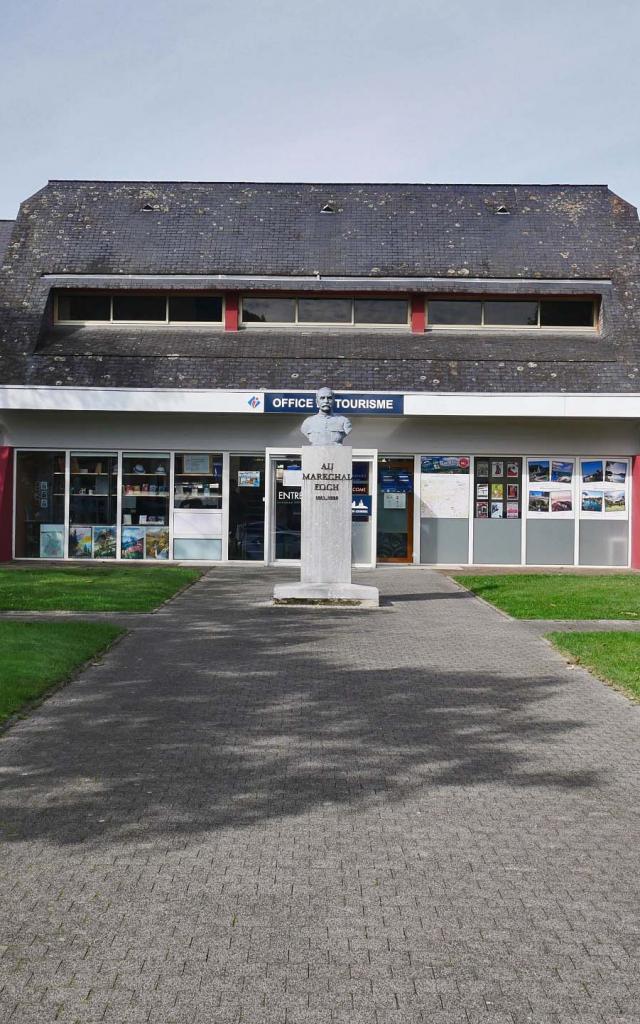 Square Foch, Office de tourisme de Lourdes