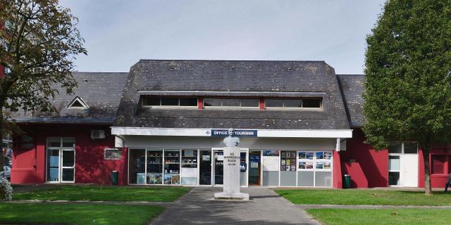 Square Foch, Office de tourisme de Lourdes