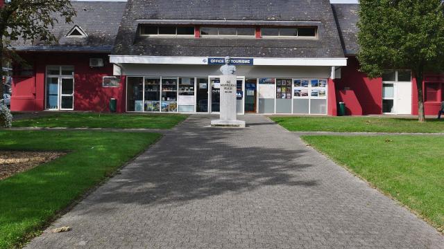 Square Foch, Office de tourisme de Lourdes