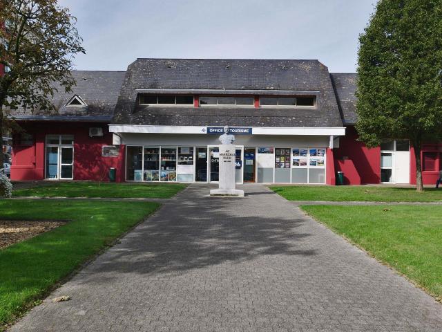 Square Foch, Office de tourisme de Lourdes