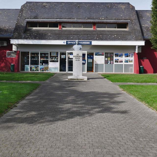 Square Foch, Office de tourisme de Lourdes