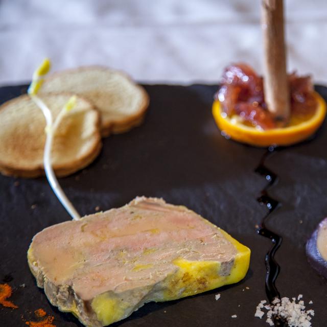 Assiette foie gras restaurant à Lourdes