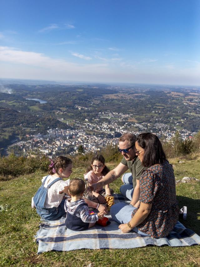 Pique nique en famille au Pic du Jer