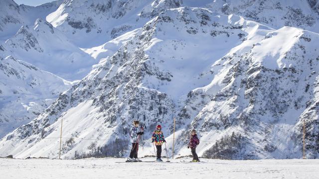 Famille au ski à Hautacam