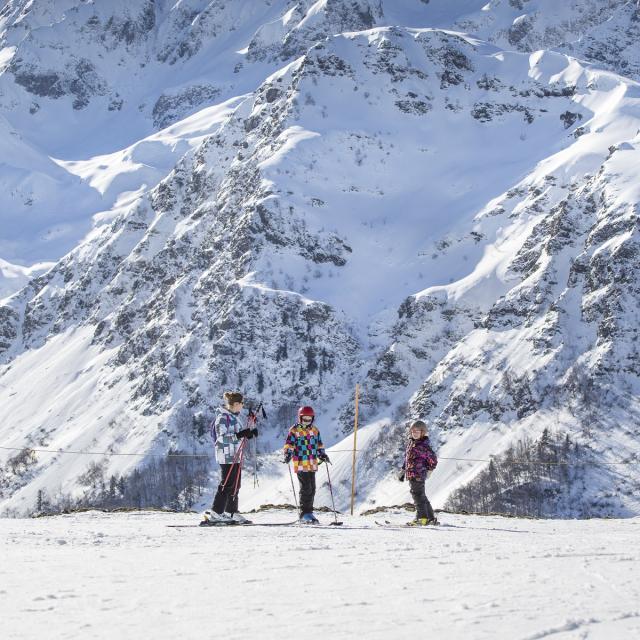 Famille au ski à Hautacam