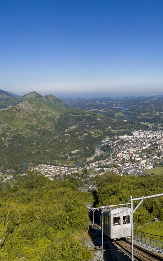 Vue su Lourdes depuis le Pic du Jer