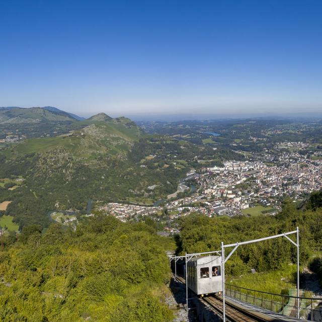 Vue su Lourdes depuis le Pic du Jer