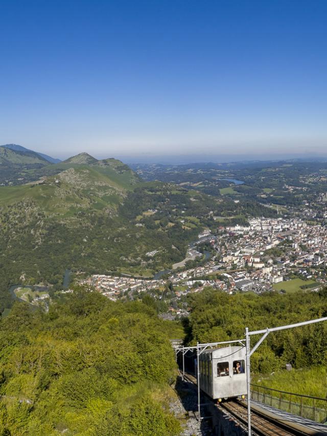 Vue su Lourdes depuis le Pic du Jer