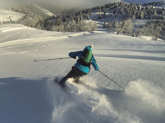 Skieur dans la poudreuse du Hautacam