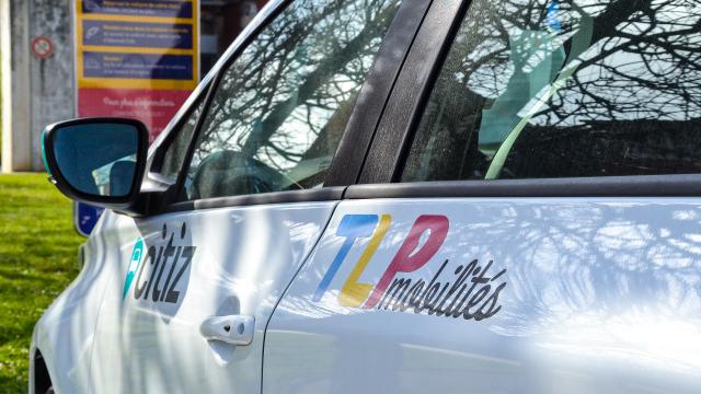 Voiture électrique en partage à Lourdes