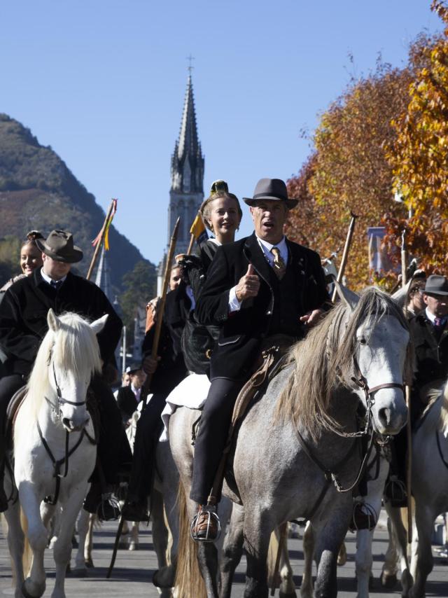 Pelerinage des Gardians à Lourdes, l'Arlésienne