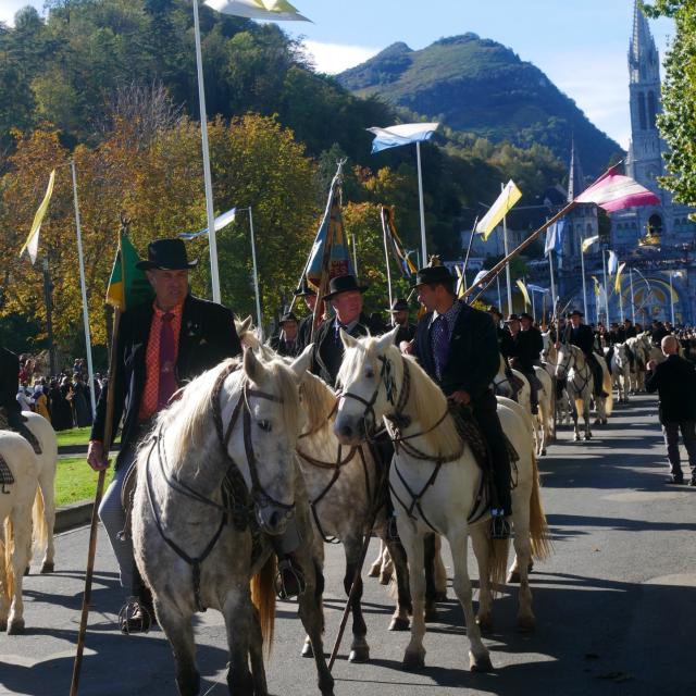 Esplanade Roasiare Pelerinage Gardians Lourdes